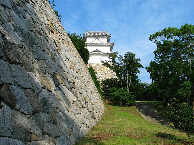 明石城の高石垣と坤櫓