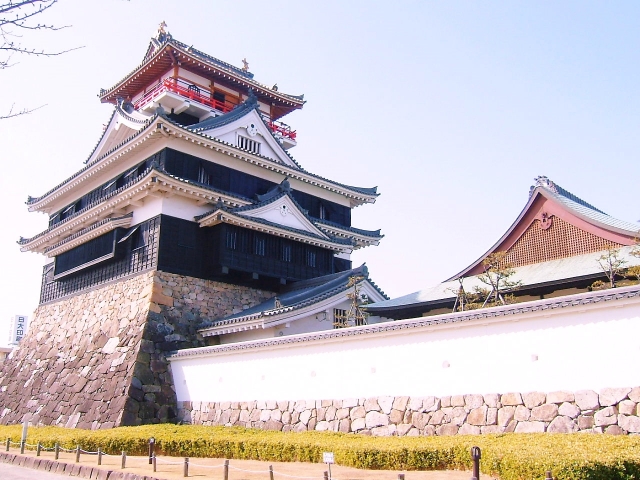 青空の下の清洲城