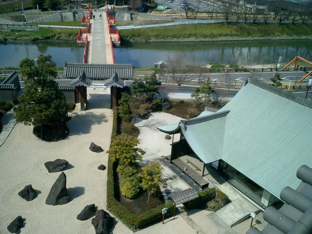 清洲城の天守から見下ろす五条川
