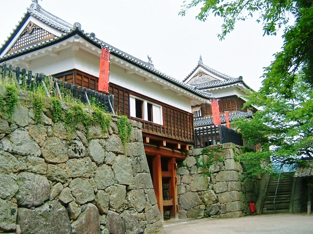 上田城の石垣と櫓門